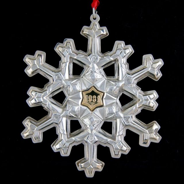 Lot 330: 34 Gorham Sterling Silver Snowflakes