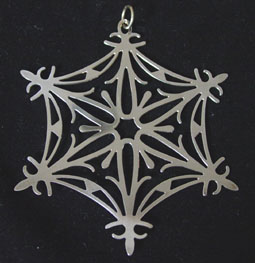 Metropolitan Museum 2001 Snowflake Silverplate Ornament image